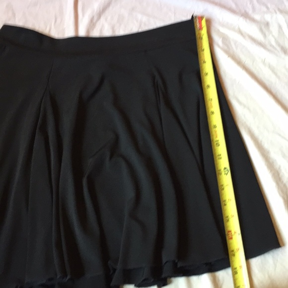 💫3/$15 Black mini skirt - Picture 4 of 9